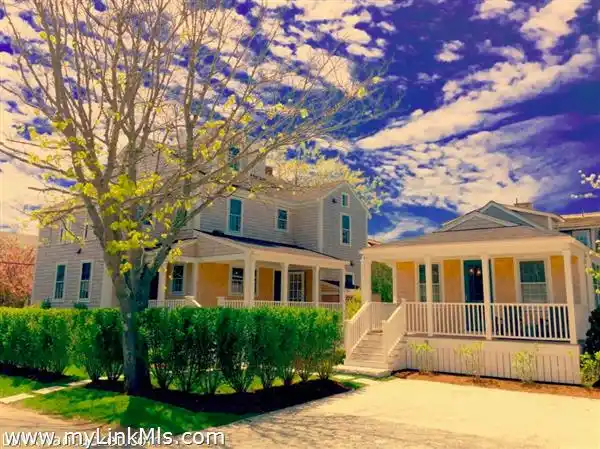 Beautifully Renovated Home Plus Cottage in Brand Point