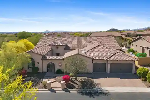 Spacious and Sophisticated Residence