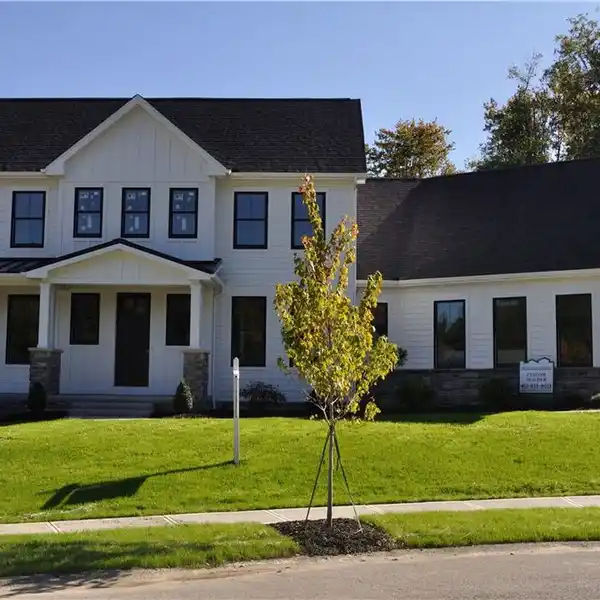BEAUTIFUL CUSTOM HOME IN EHRMAN FARMS