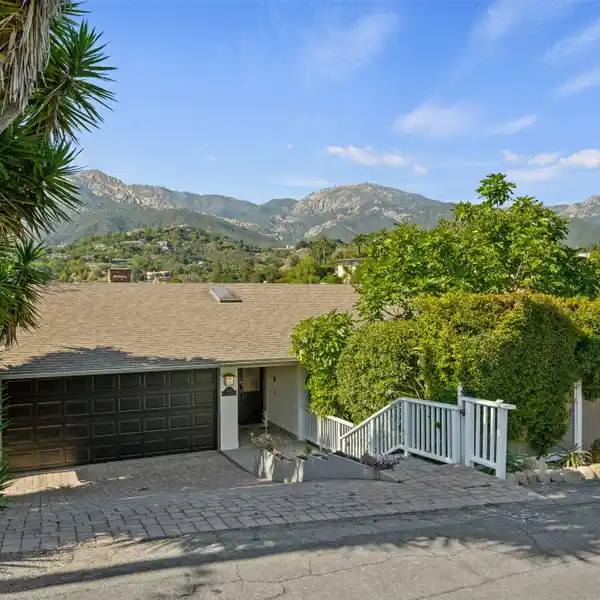 VERSATILE PROPERTY WITH UNOBSTRUCTED PANORAMIC MOUNTAIN VIEWS