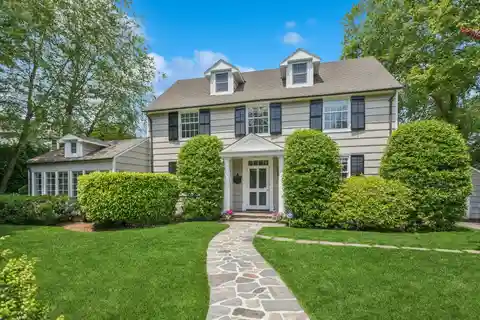 Classic Colonial in Masterton Woods