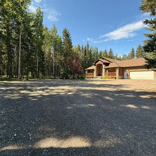 CUSTOM WALKOUT BUNGALOW ON FIVE ACRES