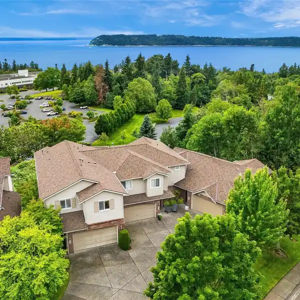 ELEGANT TOWNHOME WITH BREATHTAKING VIEWS