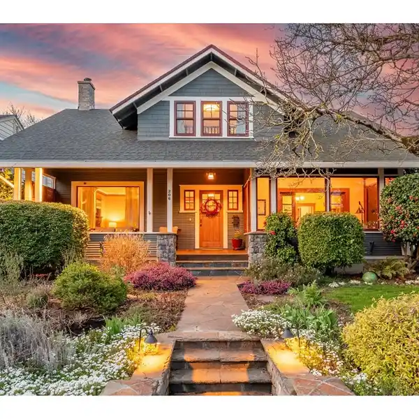 HISTORIC CRAFTSMAN IN UPTOWN VILLAGE