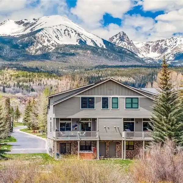 FANTASTIC MOUNTAIN TOWNHOME