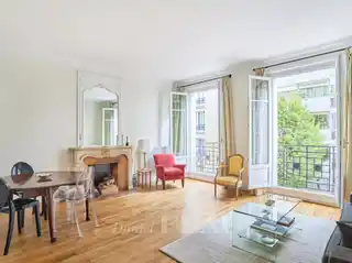 Immaculate Recently Renovated Apartment