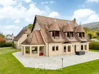 Elegant Residence in a Preserved Natural Setting