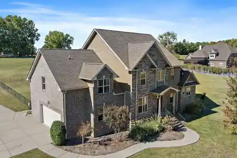 Charming Country Retreat with Modern Comfort