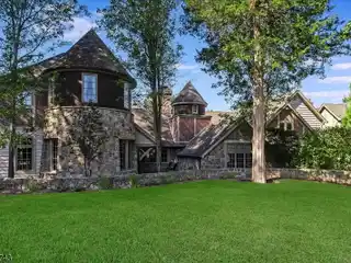 Exquisite Luxury Lakefront Home