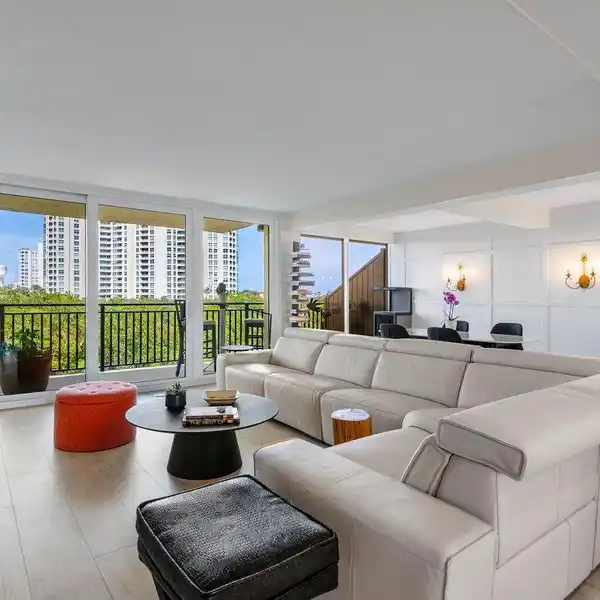 FULL RENOVATED TWO BEDROOM PLUS LOFT PENTHOUSE