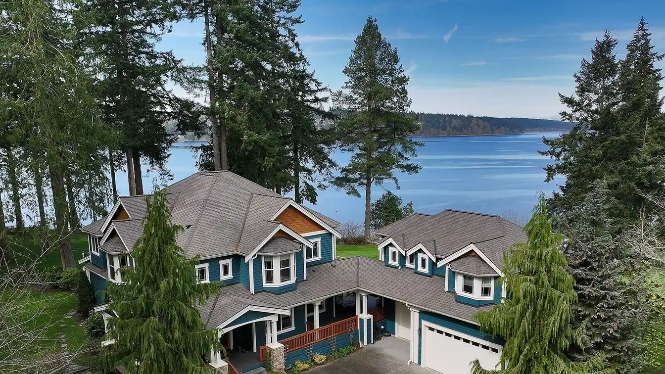 Amazing Home Above Holmes Harbor