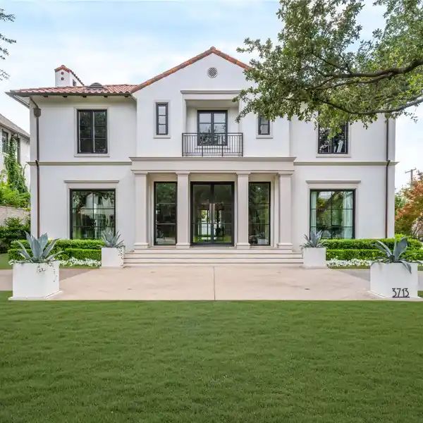 ARCHITECTURAL PEDIGREE WITH MODERN LUXURY