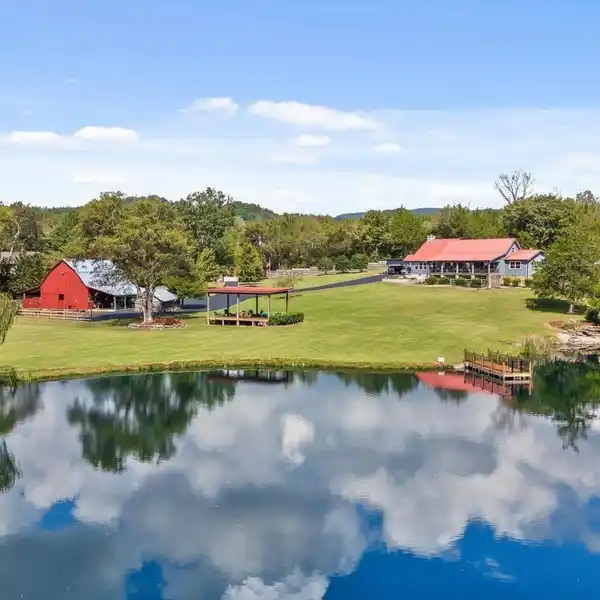 PICTURE-PERFECT 6.7-ACRE PROPERTY