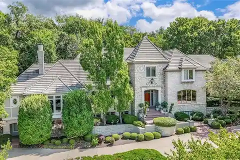 Luxury Custom Estate in Prestigious Hallbrook Farms