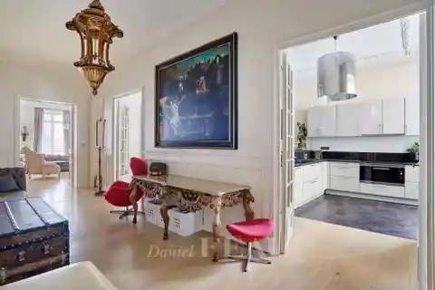 Elegant Apartment in Excellent Condition