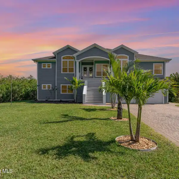 TROPICAL BLISS WITH UNMATCHED COMFORT
