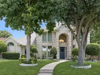 Elegant Pool Home on a Quiet Cul-De-Sac