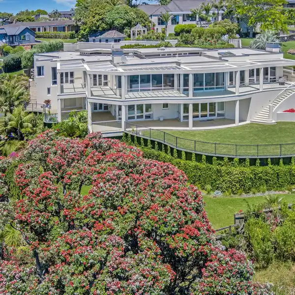 MAJESTIC COASTAL PARADISE
