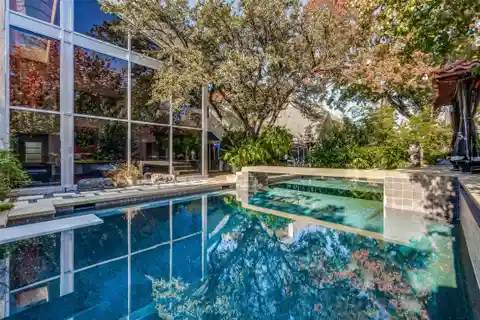 Estate with Openness and Architectural Drama