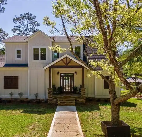 DREAM LAKEFRONT HOME ON LAKE SINCLAIR
