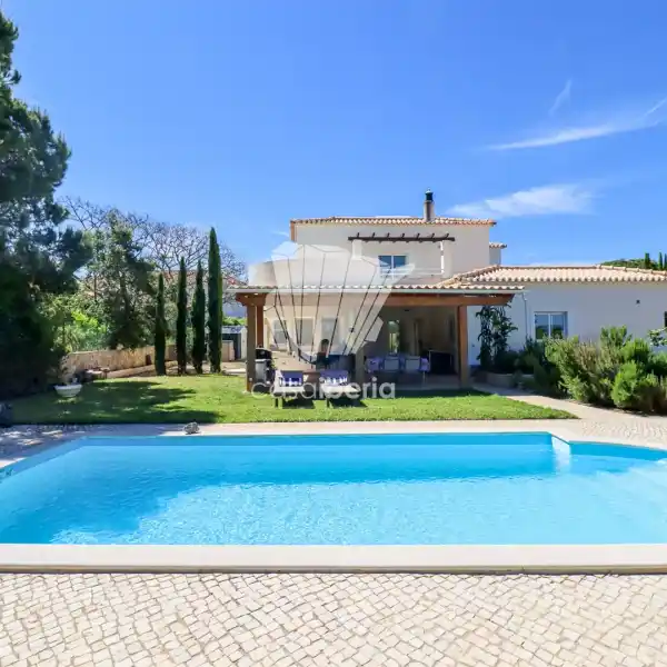 CHARMING FOUR BEDROOM VILLA IN VALE DEL REI