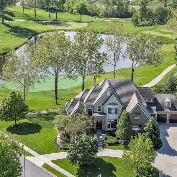 IMMACULATE HOME WITH AMAZING GOLF VIEWS