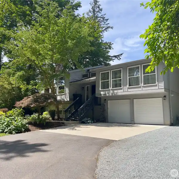 MOVE-IN READY SPLIT-LEVEL HOME