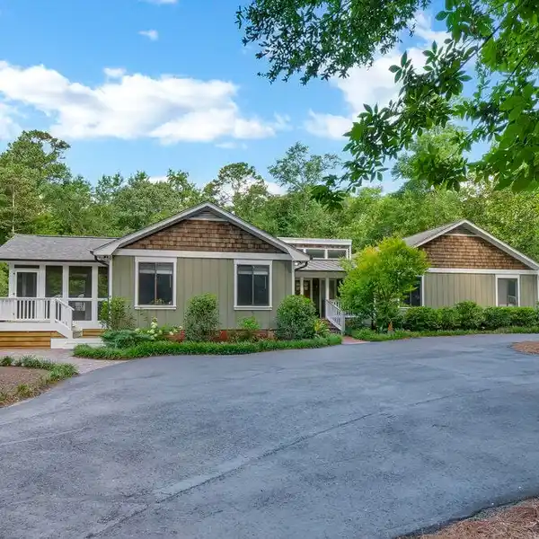 INCREDIBLE OPPORTUNITY IN A SPECIAL LOCATION