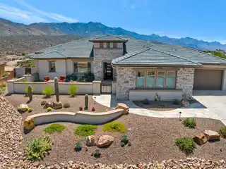 Sonrisa Model with Spectacular Catalina Mountain Views