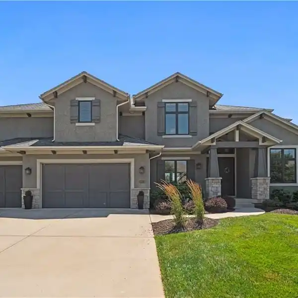 IMMACULATE HOME WITH A SOUGHT-AFTER PLAN