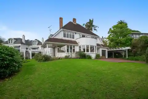 Prime Position on a Coveted Stretch of Shoreline