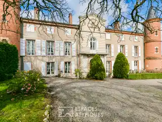 Grand 17th-Century Home in Natural Setting