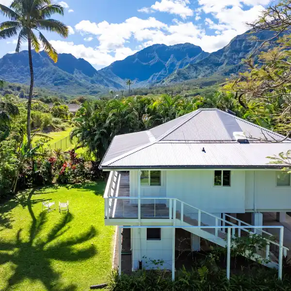 STYLISHLY RENOVATED PROPERTY IN HANALEI BAY