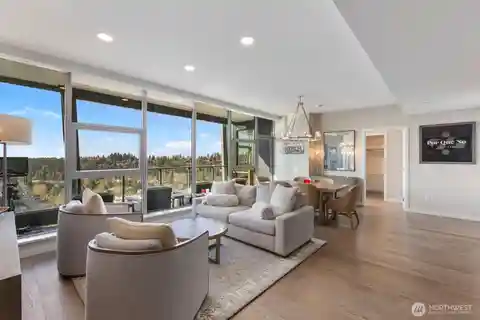 Sophisticated Showcase Property with Stunning Views