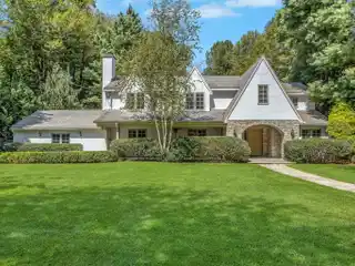 Immaculate, Sun-Filled Residence