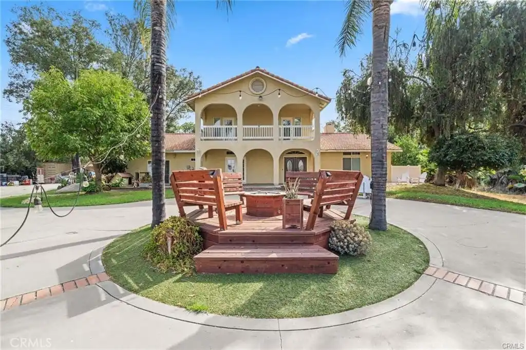 Mediterranean-style Estate on Nearly Two Acres in Temecula Wine Country