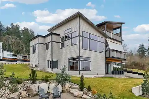 Ultra-Modern Smart Home Living