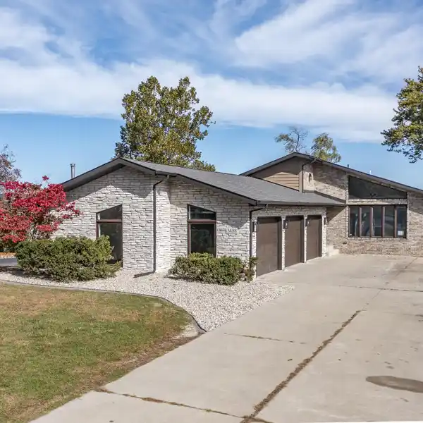 LAKEFRONT ELEGANCE IN EXCLUSIVE GATED COMMUNITY