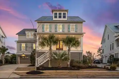 Elevated Six Bedroom Home in Daniel Island Edgefield Park