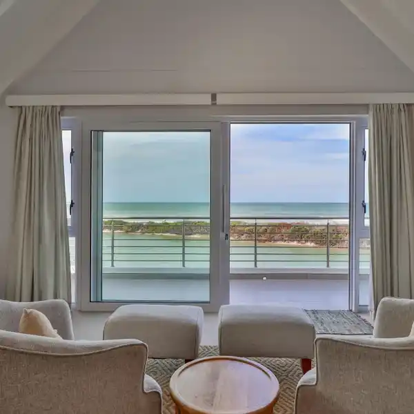 SPECIAL PROPERTY ON THE ST FRANCIS BAY CANALS