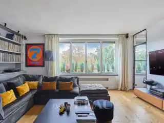 Spacious Apartment Overlooking Avenue Foch