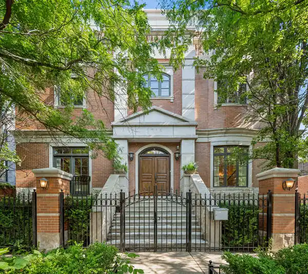 CUSTOM-BUILT HOME IN THE HEART OF LINCOLN PARK