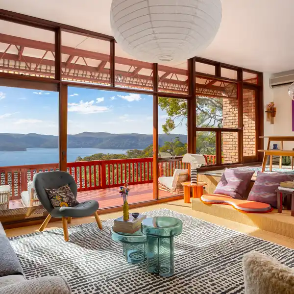 ARCHITECTURALLY REIMAGINED MID-CENTURY HOME