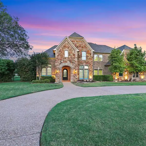 MOVE-IN READY HOME IN COVETED BELLA LAGO