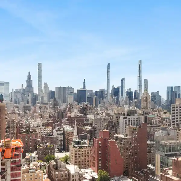 LIGHT-FILLED HIGH-END UPPER EAST SIDE CONDOMINIUM