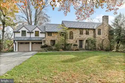 Classic 1950s Residence Surrounded by Curated Natural Beauty