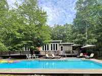 SECLUDED RETREAT CLOSE TO TOWN