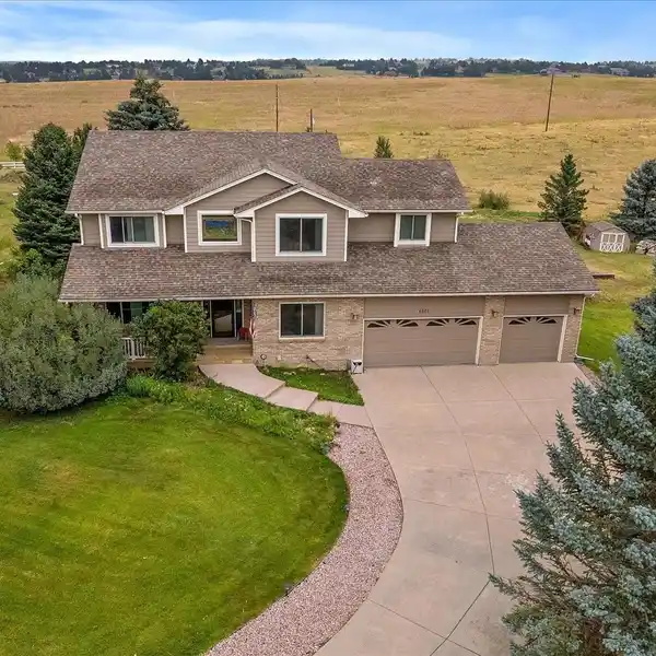 IN-TOWN COUNTRY LIVING