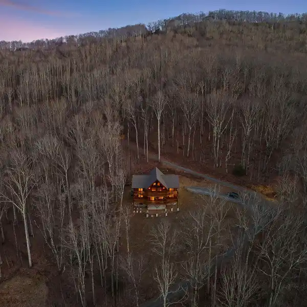 NEW CONSTRUCTION LOG HOME IN FALLING WATERS