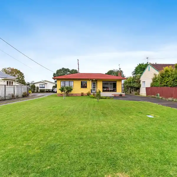 RARE OPPORTUNITY IN PRIME TAKAPUNA